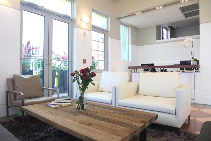 Imagen de los interiores del Hotel Leslie Ocean Drive. Foto 13