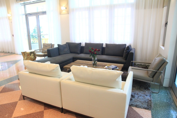 Imagen de los interiores del Hotel Leslie Ocean Drive. Foto 16