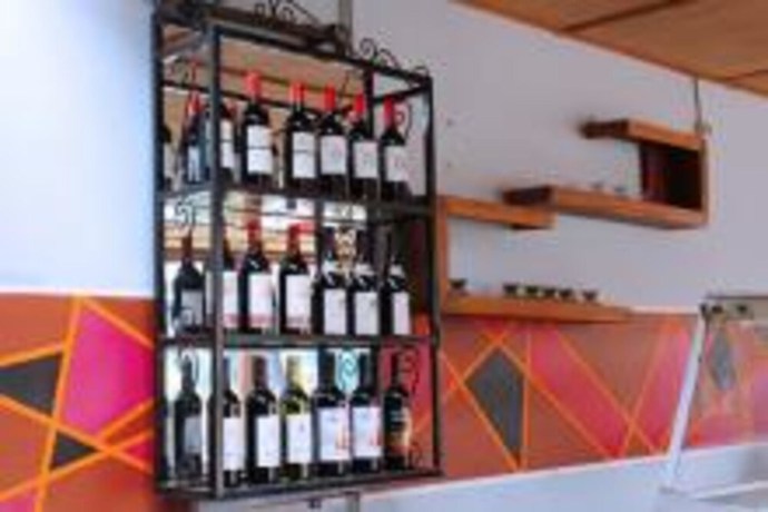 Imagen del bar/restaurante del Hotel Less Eulis. Foto 2