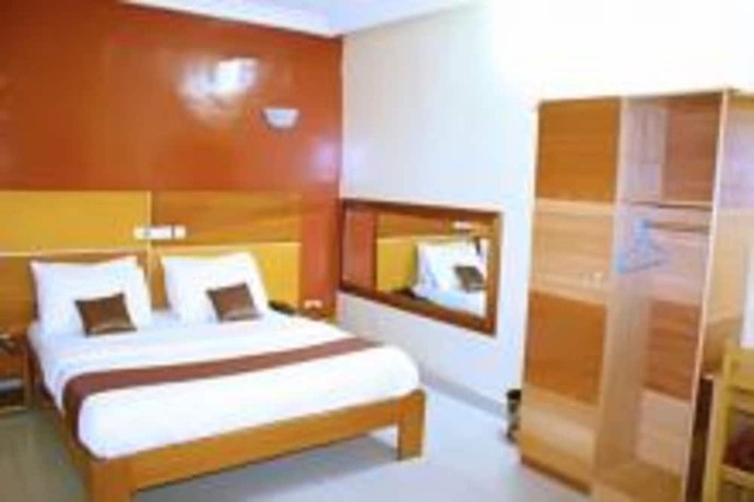 Imagen general del Hotel Less Eulis. Foto 1