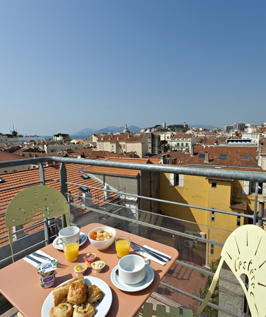 Imagen del bar/restaurante del Hotel L'esterel. Foto 2