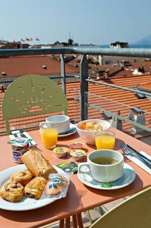 Imagen del bar/restaurante del Hotel L'esterel. Foto 5