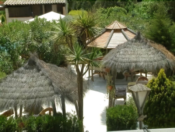 Imagen de los exteriores del Hotel L'estirado Des Adrets. Foto 10