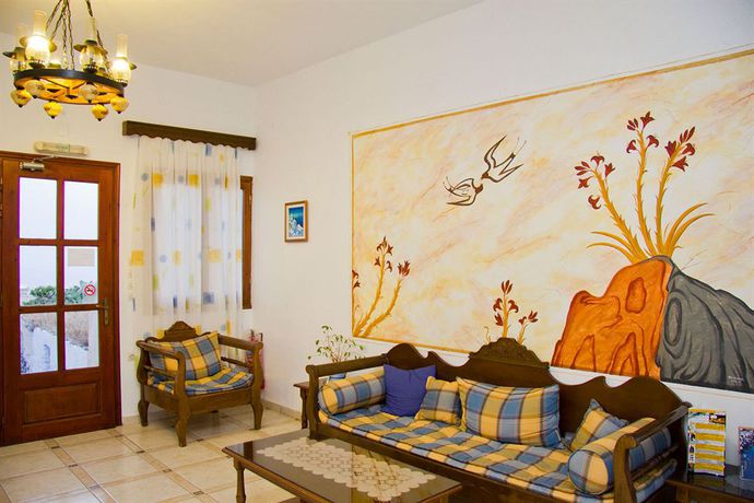 Imagen de la piscina del Hotel Leta. Foto 7