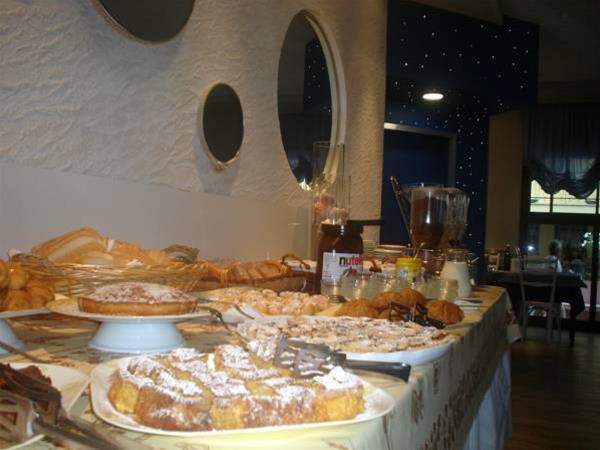 Imagen del bar/restaurante del Hotel Letizia, Bellaria-Igea Marina. Foto 3