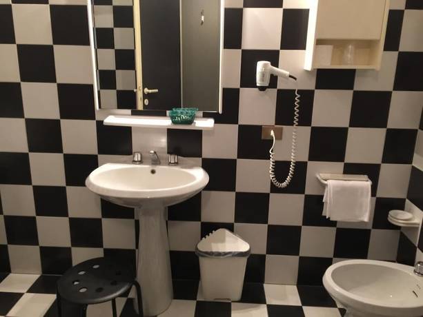 Imagen de la habitación del Hotel Letizia, Follonica. Foto 6
