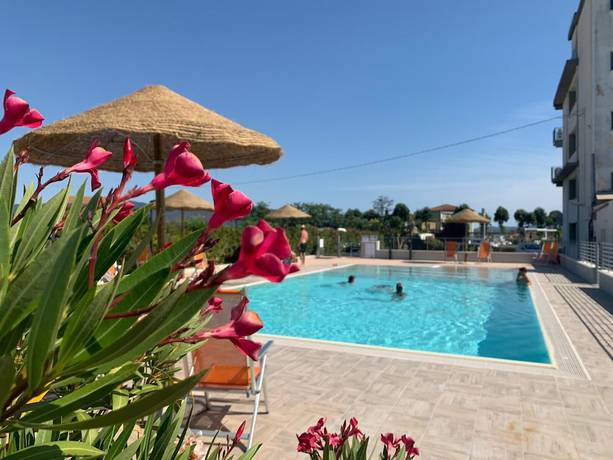 Imagen de la piscina del Hotel Letizia, Follonica. Foto 20