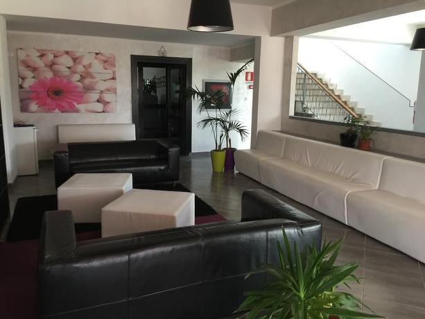 Imagen del bar/restaurante del Hotel Letizia, Follonica. Foto 4