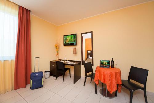 Imagen de la habitación del Hotel Letizi&agrave;, Cesena. Foto 9