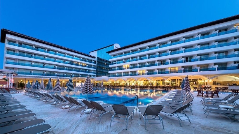 Imagen de los exteriores del Hotel Letoile Beach. Foto 14