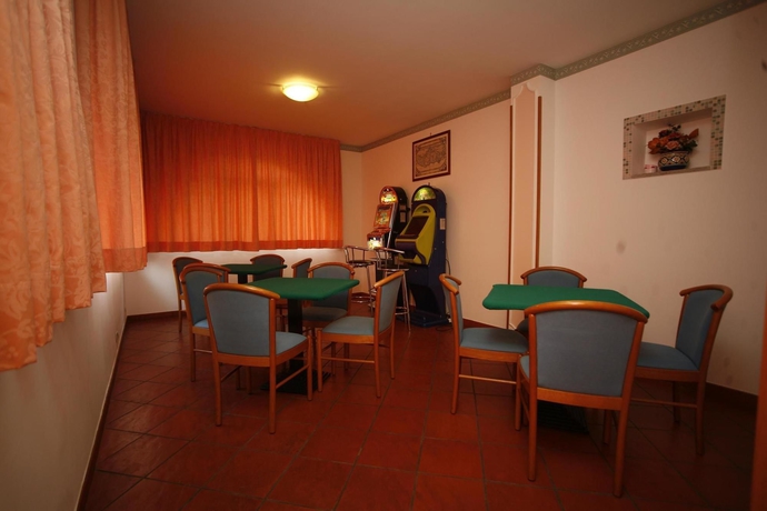 Imagen de los interiores del Hotel Leucosya. Foto 7