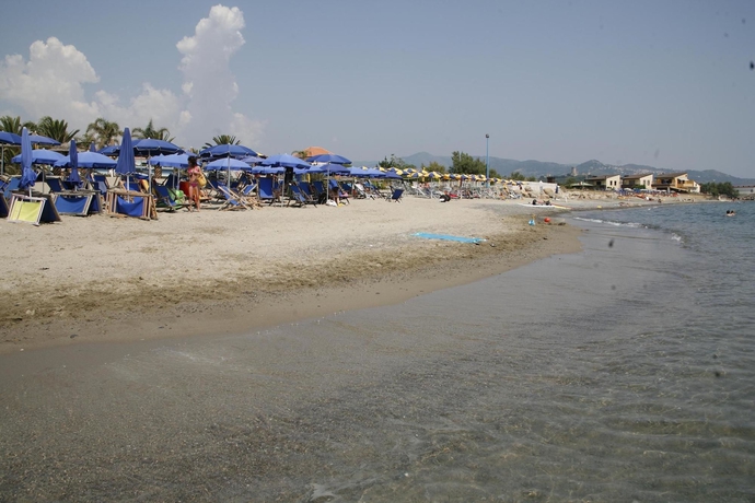 Imagen de los exteriores del Hotel Leucosya. Foto 4