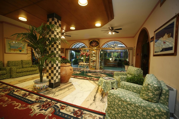 Imagen de los interiores del Hotel Leucosya. Foto 8