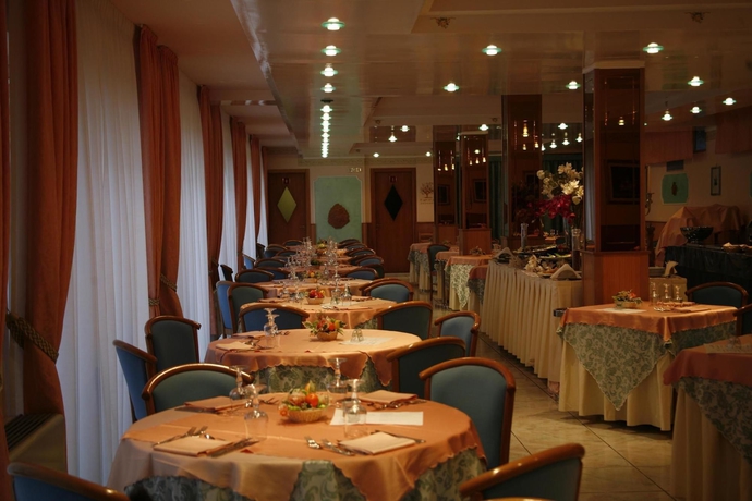 Imagen de los interiores del Hotel Leucosya. Foto 10