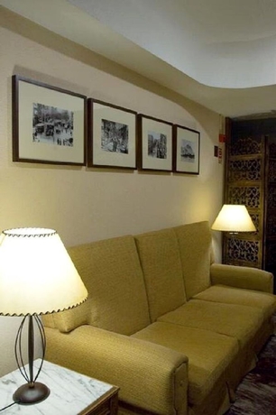 Imagen de los interiores del Hotel Leuka. Foto 14