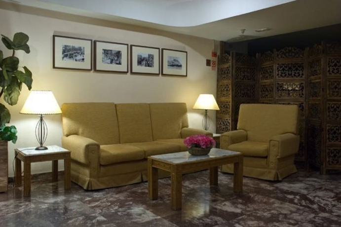 Imagen de los interiores del Hotel Leuka. Foto 17