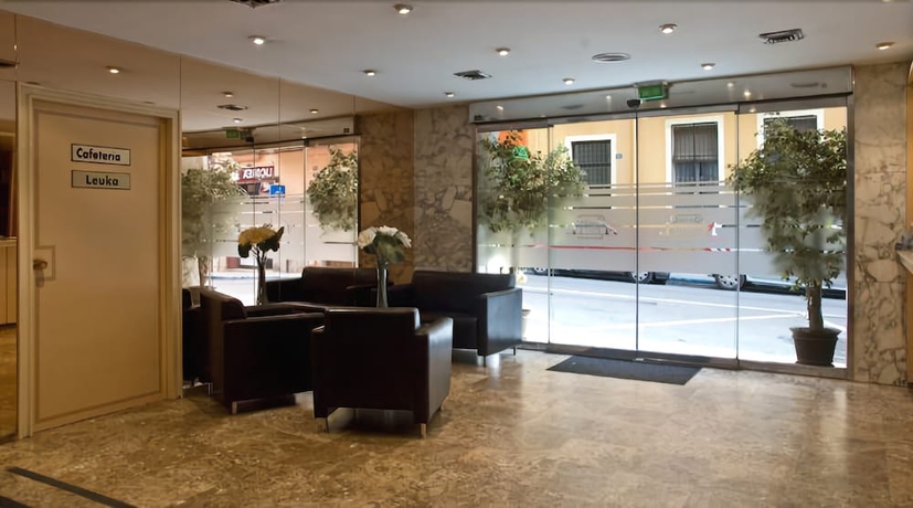 Imagen del bar/restaurante del Hotel Leuka. Foto 2