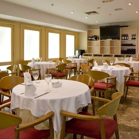 Imagen del bar/restaurante del Hotel Leuka. Foto 3