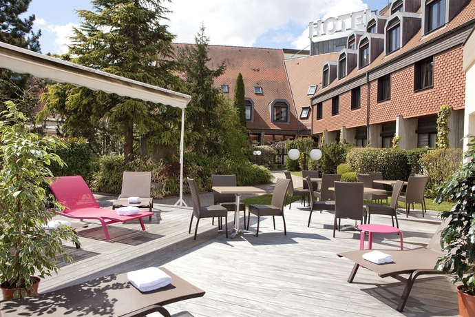 Imagen de la piscina del Hotel L'europe, Horbourg Wihr. Foto 13