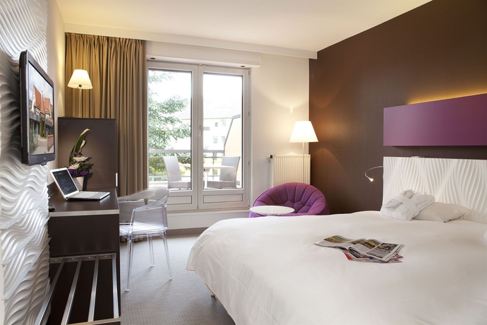 Imagen de la piscina del Hotel L'europe, Horbourg Wihr. Foto 14