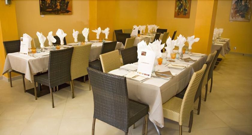 Imagen del bar/restaurante del Hotel L'europe, Marvejols. Foto 3