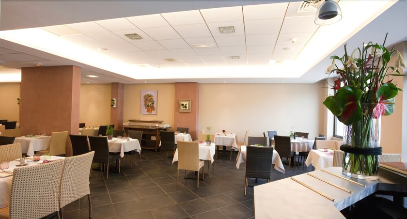 Imagen del bar/restaurante del Hotel L'europe, Marvejols. Foto 5