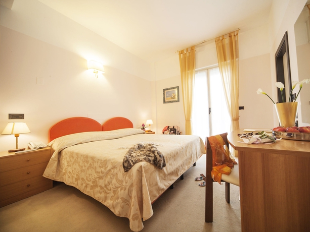 Imagen de la habitación del Hotel Levante, Rimini. Foto 6