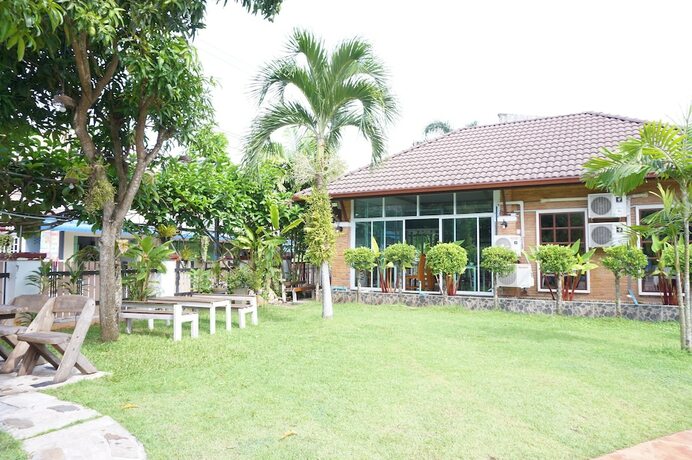 Imagen del bar/restaurante del Hotel Levante, Surat Thani. Foto 11