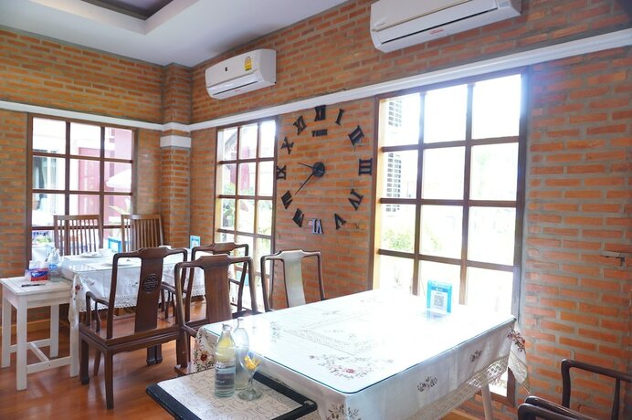 Imagen del bar/restaurante del Hotel Levante, Surat Thani. Foto 13