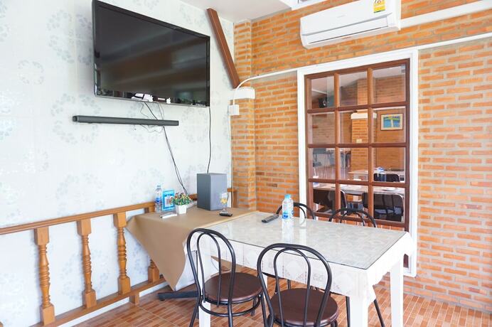 Imagen del bar/restaurante del Hotel Levante, Surat Thani. Foto 14