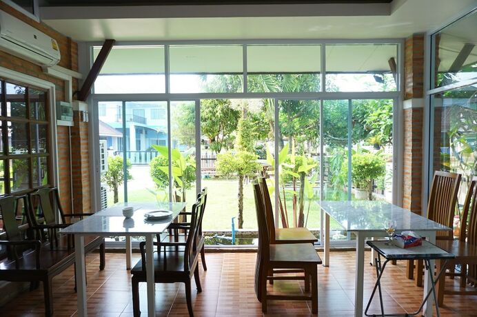 Imagen del bar/restaurante del Hotel Levante, Surat Thani. Foto 16