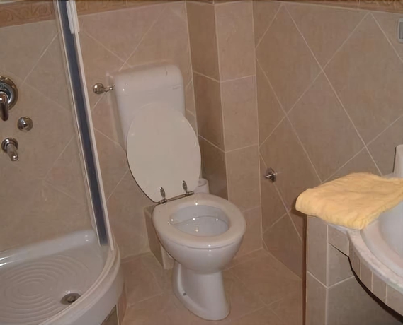 Imagen de la habitación del Hotel Levantin Inn. Foto 5