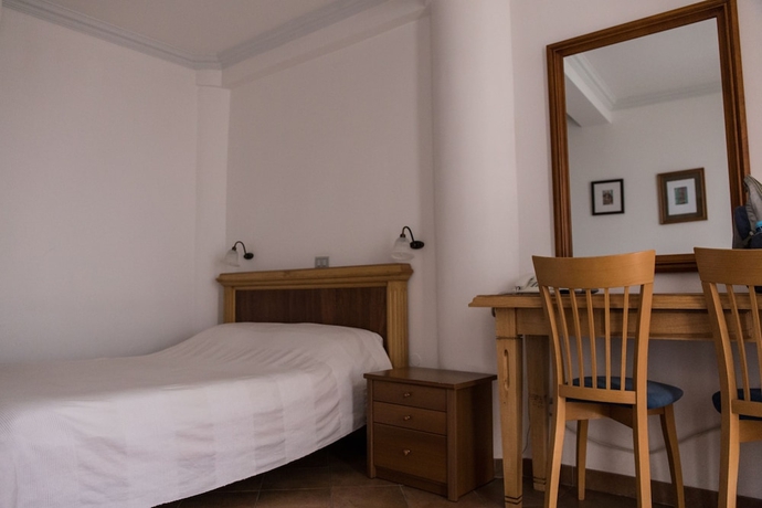 Imagen de la habitación del Hotel Levantin Inn. Foto 9