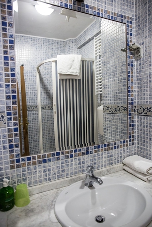 Imagen de la habitación del Hotel Levantin Inn. Foto 16