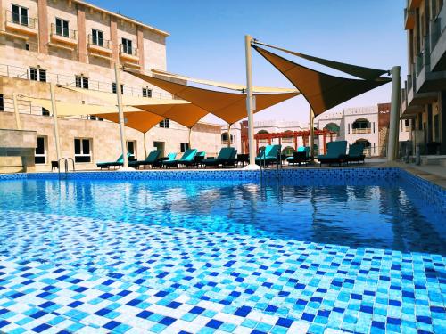 Imagen de la piscina del Hotel Levatio Suites Muscat, a member of Radisson Individuals. Foto 19