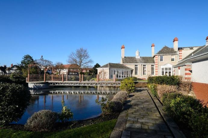 Imagen de la piscina del Hotel Leverhulme. Foto 20