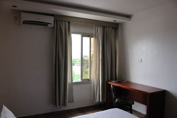 Imagen de la habitación del Hotel Lewat. Foto 10