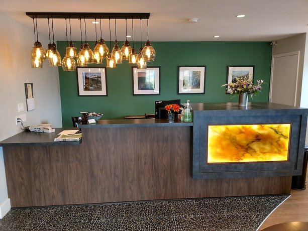Imagen de los interiores del Hotel Lewis River Inn. Foto 18