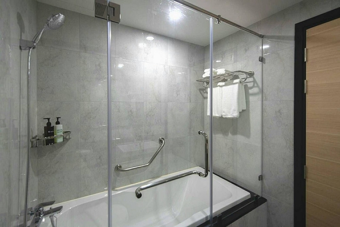 Imagen de la habitación del Hotel Lewit Pattaya, A Member Of Radisson Individuals. Foto 15