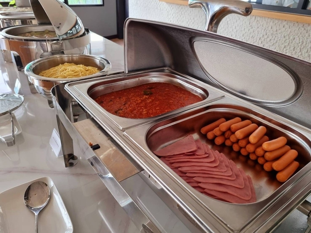 Imagen del bar/restaurante del Hotel Lewit Pattaya, A Member Of Radisson Individuals. Foto 3