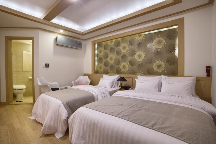 Imagen de la habitación del Hotel Lex Tourist. Foto 9