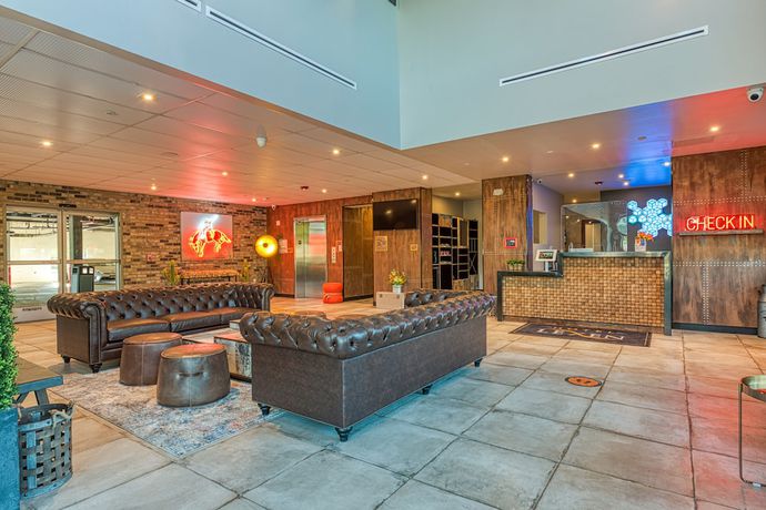 Imagen de los interiores del Hotel Lexen Newhall & Santa Clarita. Foto 20