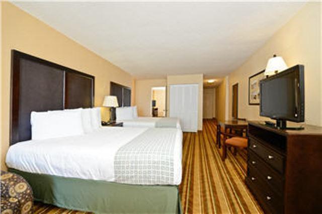 Imagen general del Hotel Lexington Inn & Suites. Foto 5