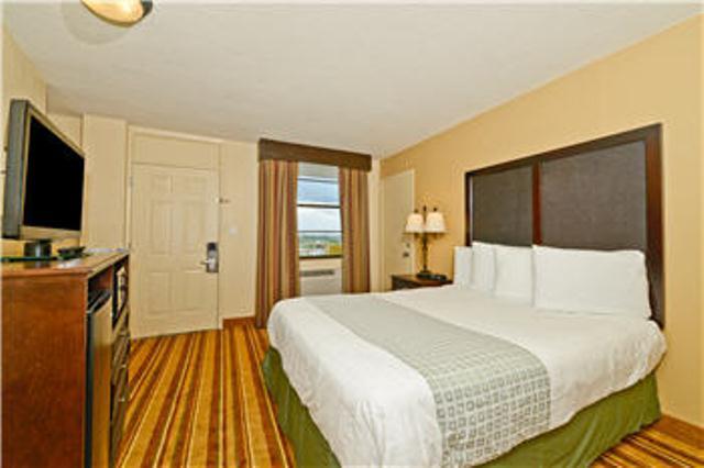 Imagen general del Hotel Lexington Inn & Suites. Foto 8