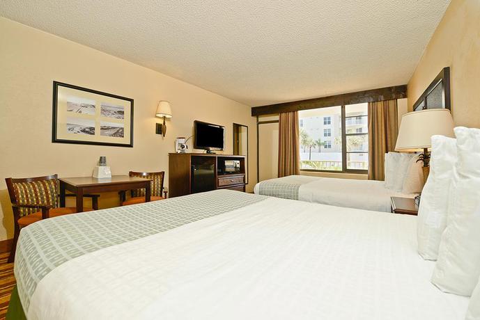 Imagen general del Hotel Lexington Inn & Suites. Foto 11
