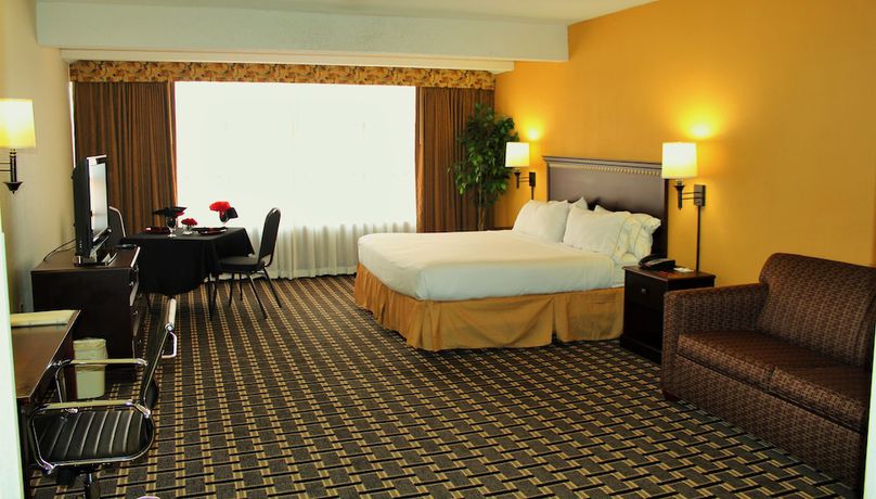 Imagen de la habitación del Hotel Lexington Inn and Suites. Foto 8