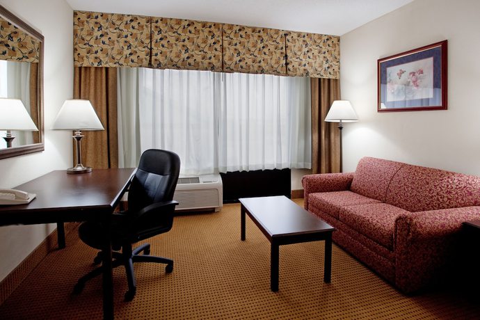 Imagen de la habitación del Hotel Lexington Inn and Suites. Foto 10