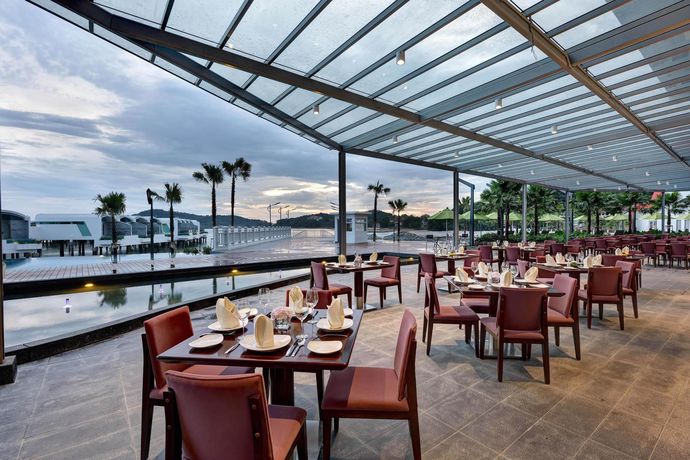 Imagen del bar/restaurante del Hotel Lexis Hibiscus Port Dickson. Foto 3