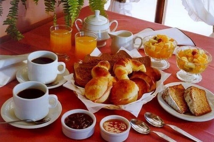 Imagen del bar/restaurante del Hotel Leyken. Foto 2