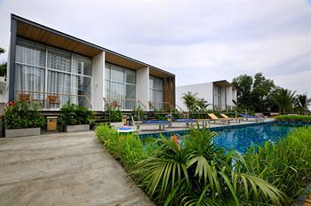 Imagen de la piscina del Hotel Lg Lemon Grass. Foto 13